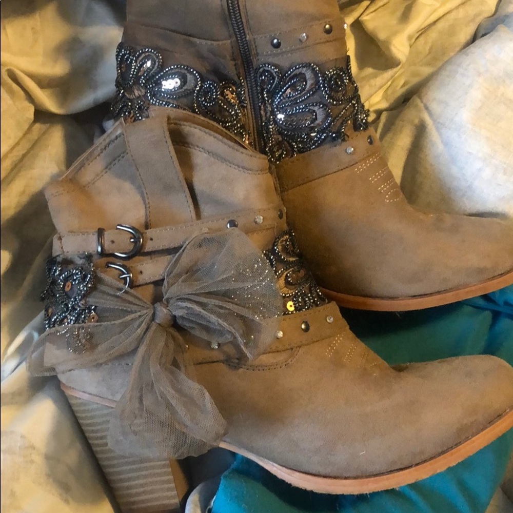 Women’s booties